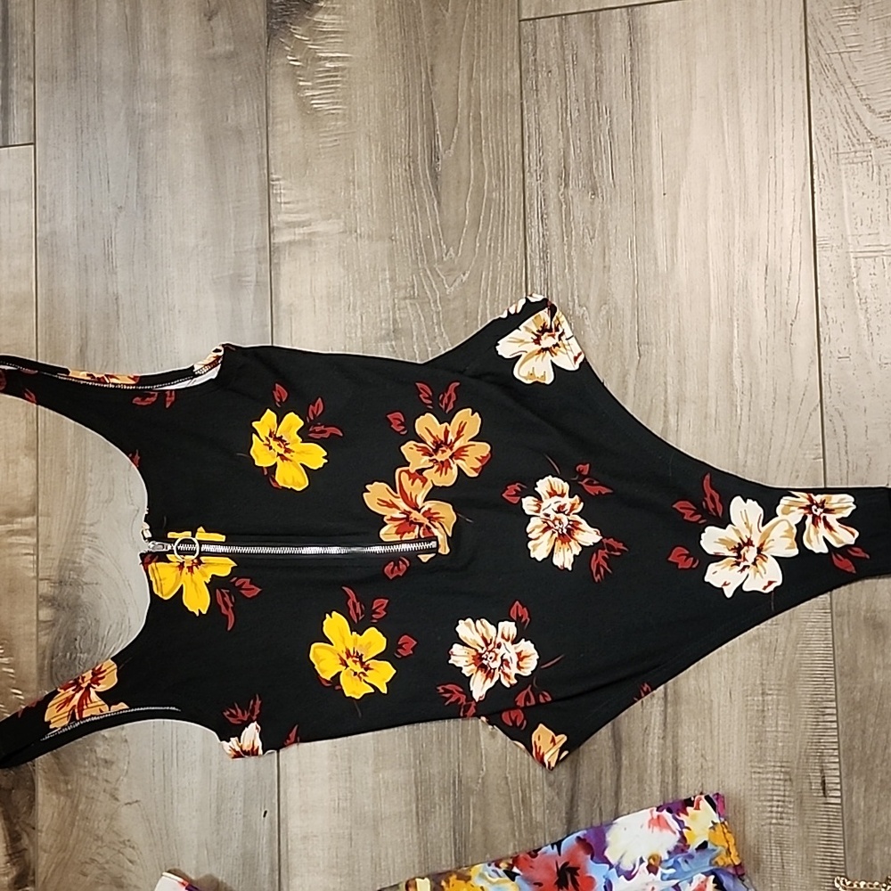 Colorful Women's Tops Collection - Picture 5 of 16